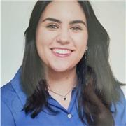 Chica de 18 años con el bachillerato científico acabado que busca enseñar y dar refuerzo a niños que lo necesiten